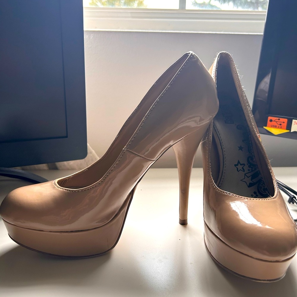 Women’s Nude High Heel Pumps Size 8